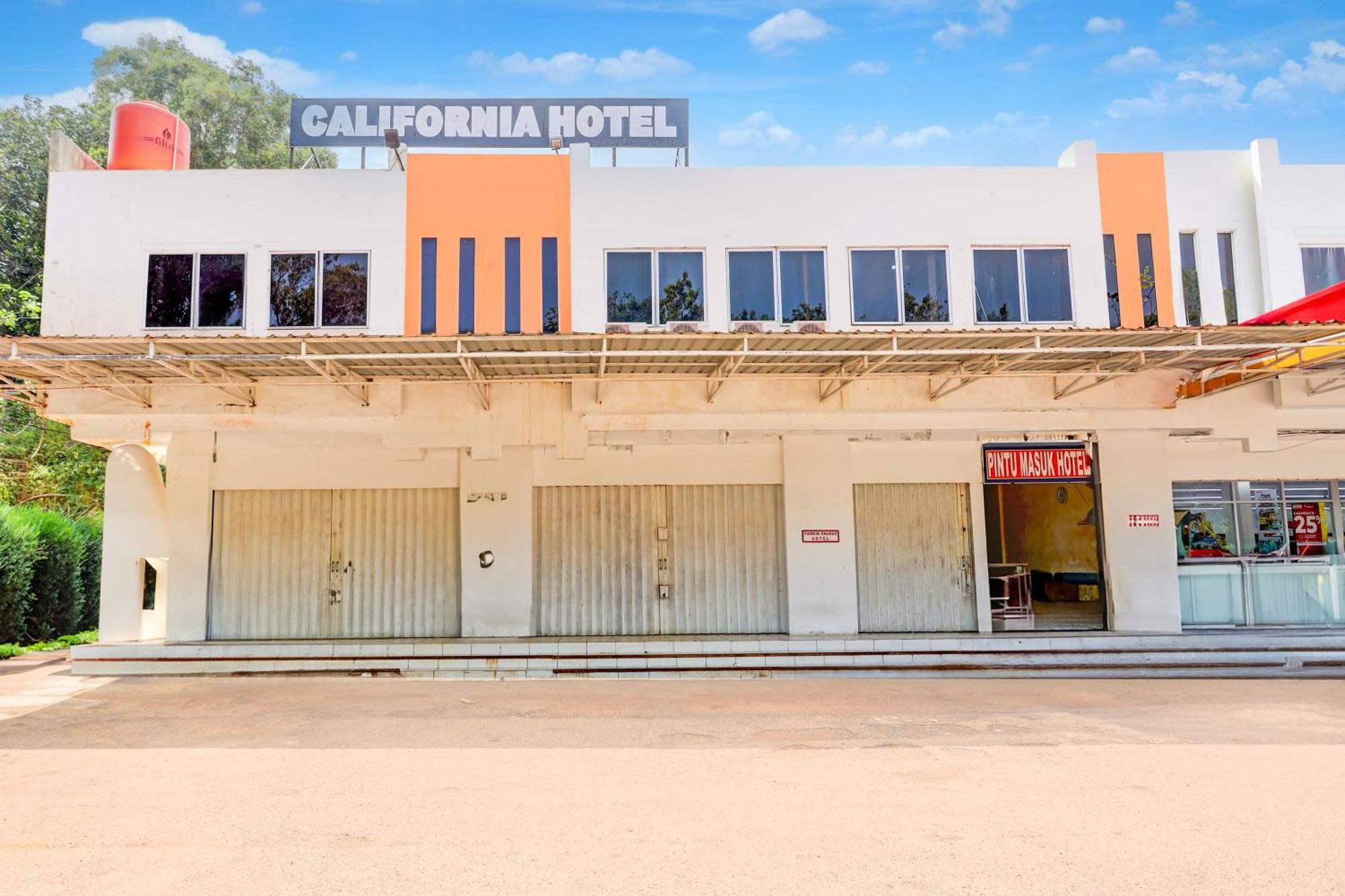Oyo 93781 California 2nearnagoya Hill Shopping Mall 2* Batam